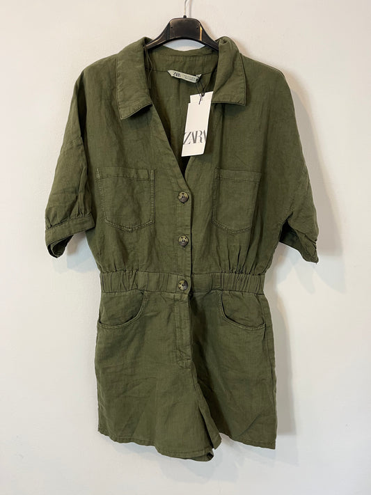 ZARA. Mono corto verde oliva con lino. T. S