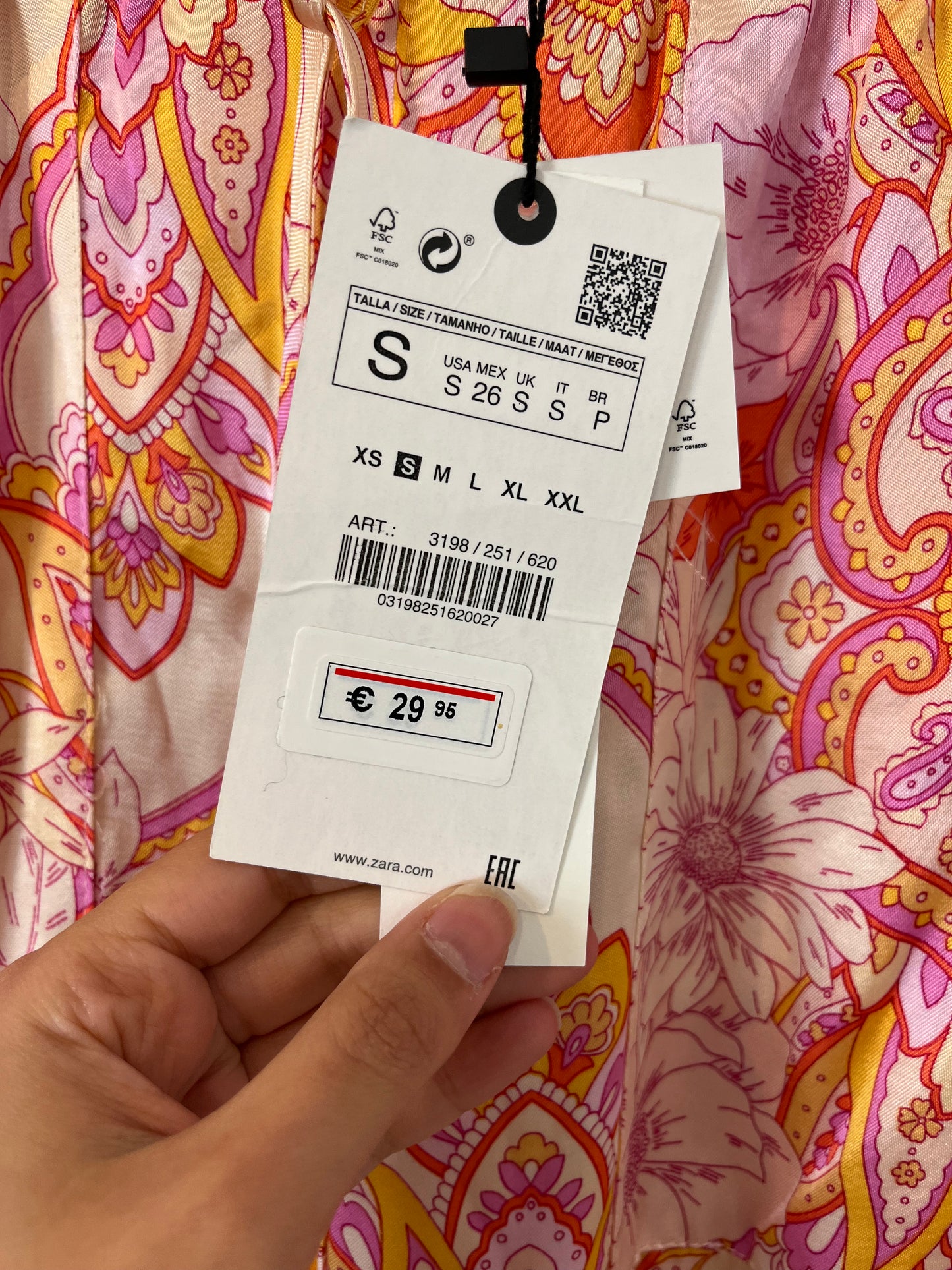 ZARA. Pantalón  estampado detalle tobillos. T. S