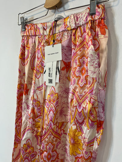 ZARA. Pantalón  estampado detalle tobillos. T. S