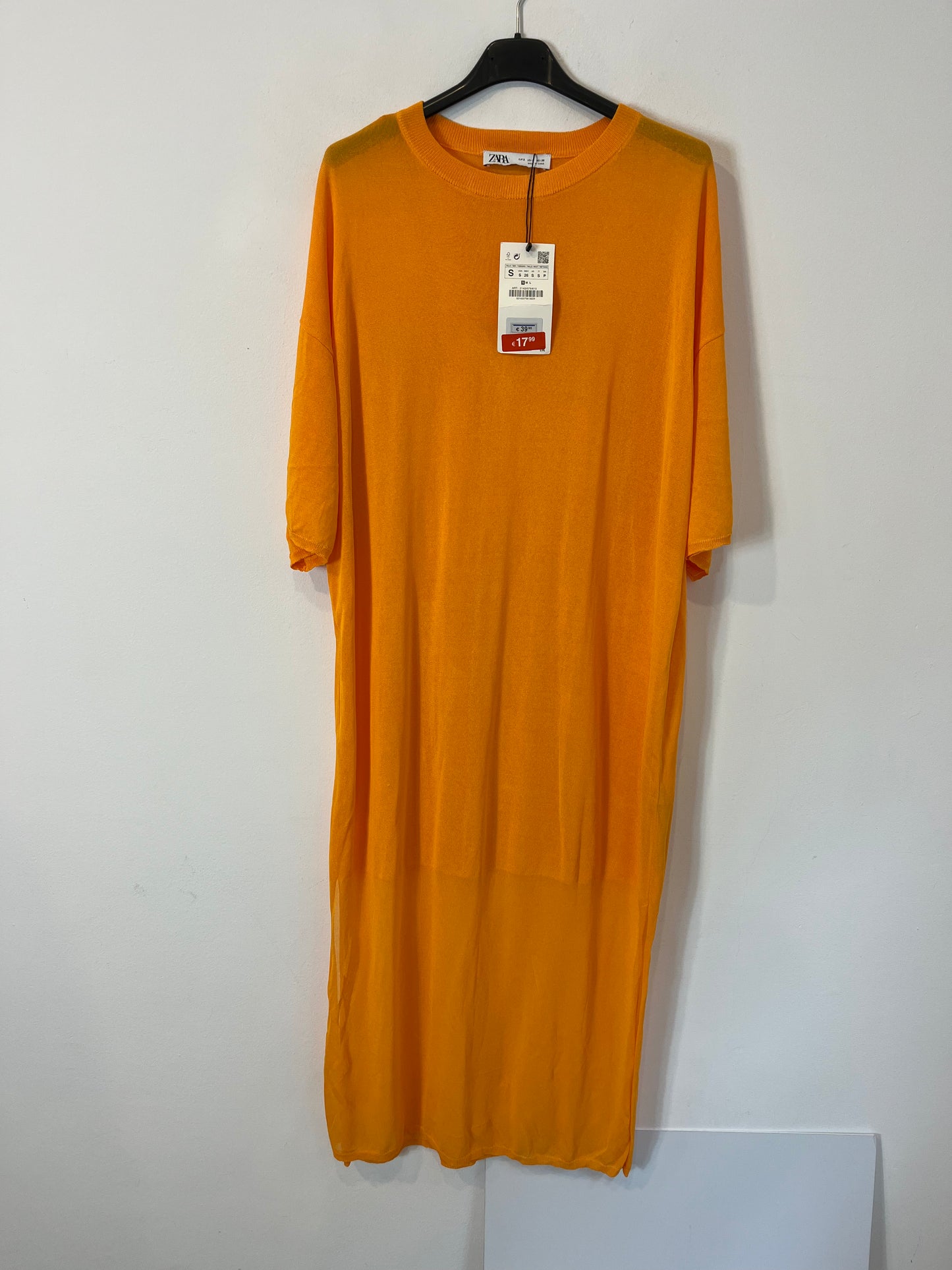 ZARA. Vestido midi naranja. T.S