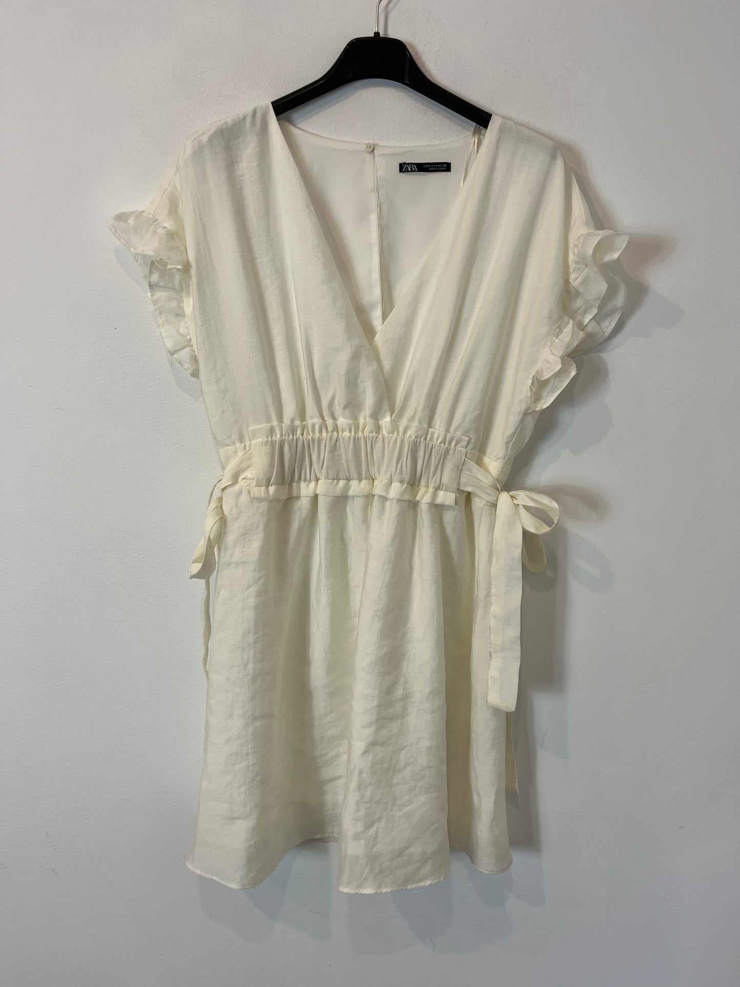 ZARA. Vestido blanco volantes. T.S