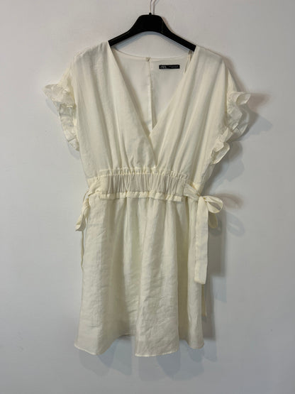 ZARA. Vestido blanco volantes. T.S