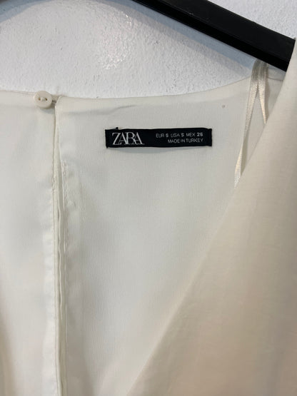 ZARA. Vestido blanco volantes. T.S