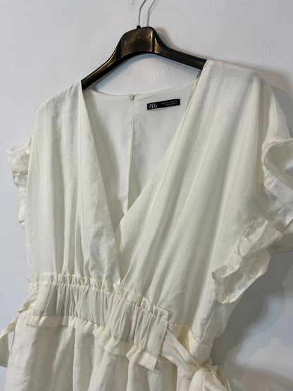 ZARA. Vestido blanco volantes. T.S