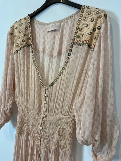 MISS JUNE. Vestido largo rosa abotonado. T.S