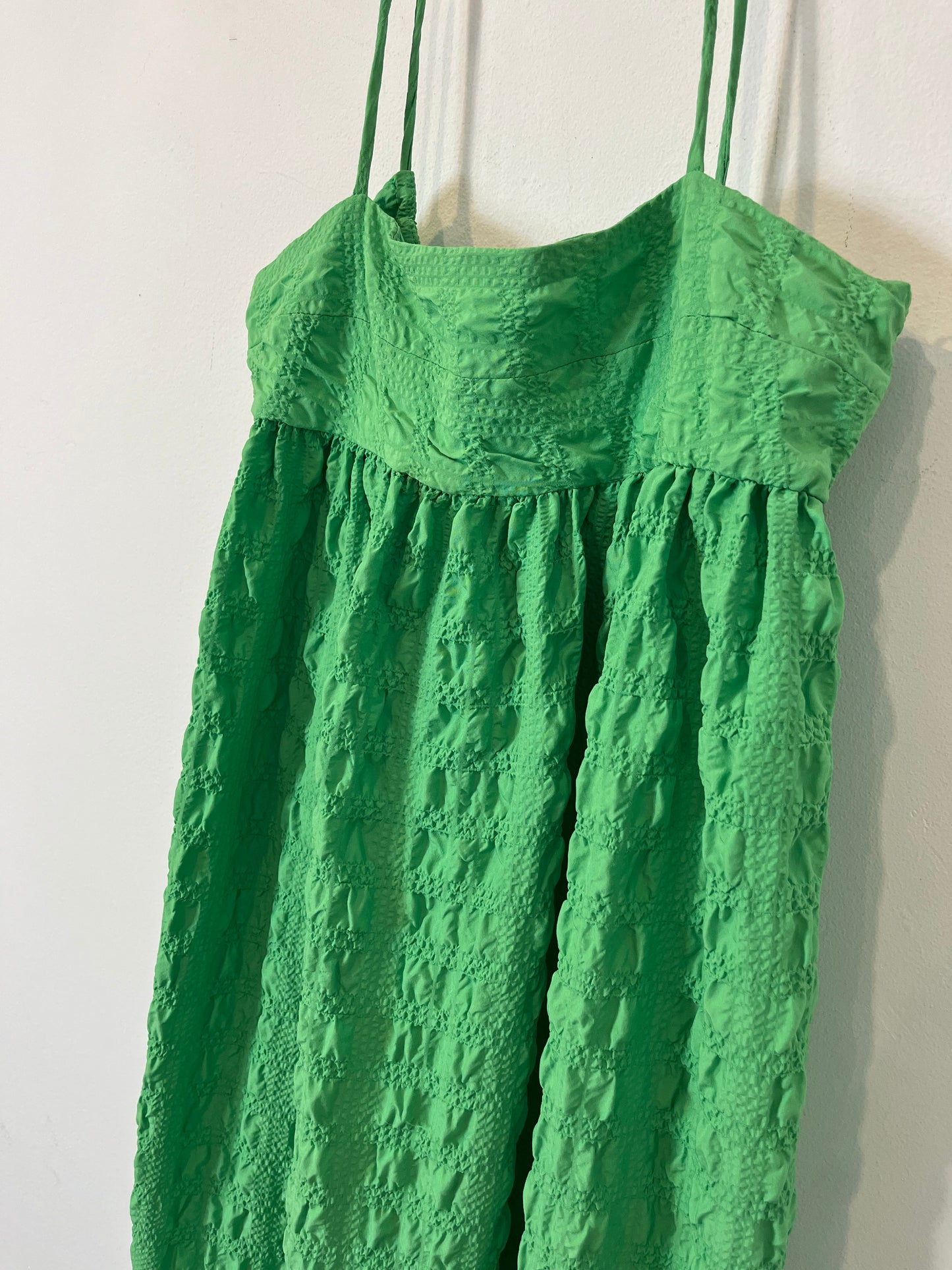 ZARA. Vestido midi verde. T.XS