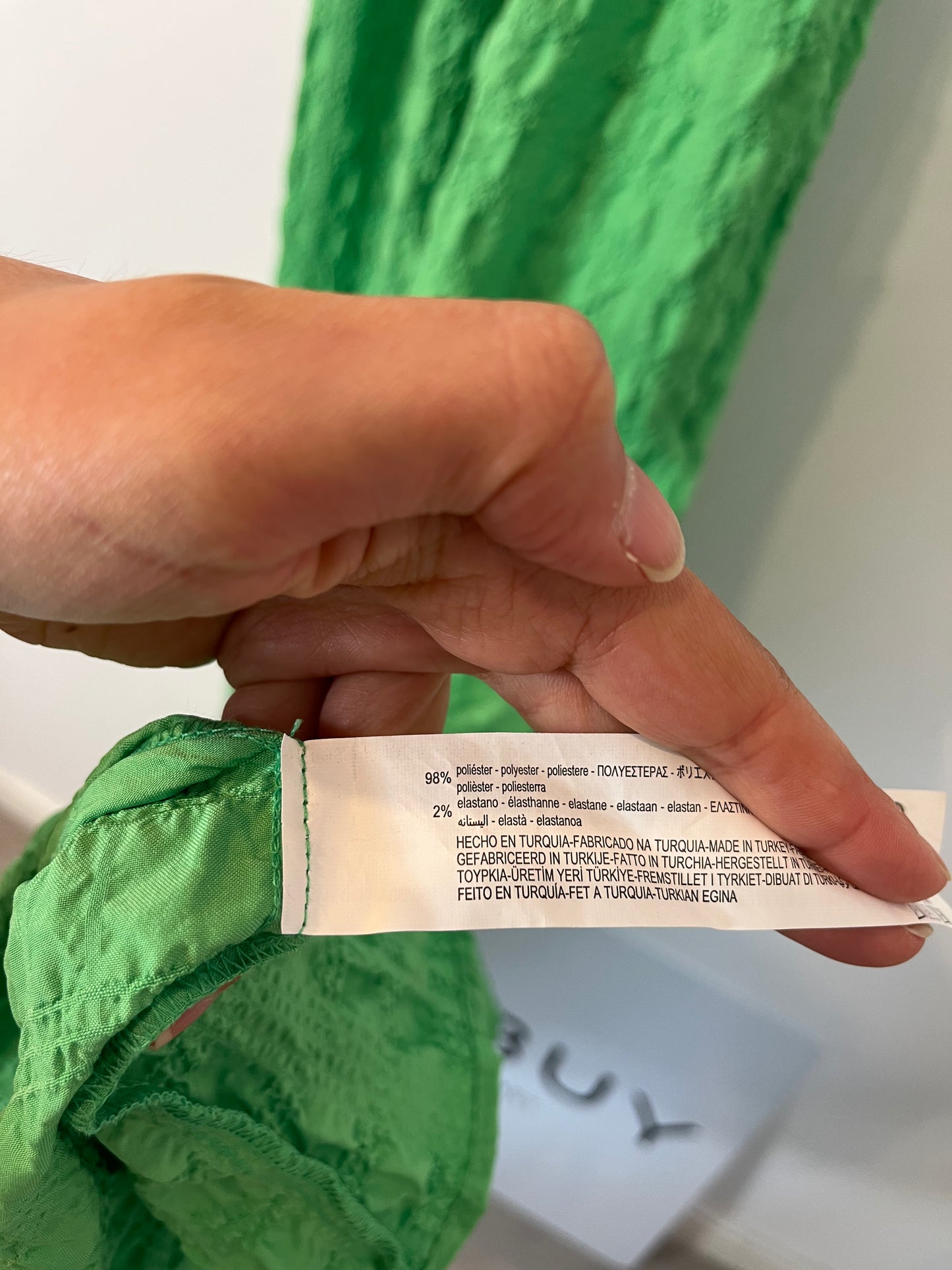 ZARA. Vestido midi verde. T.XS