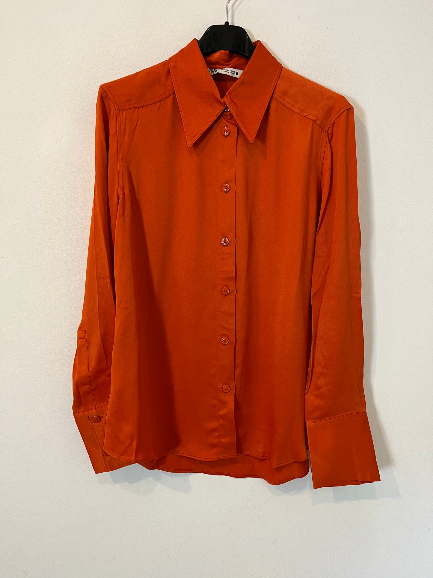 ZARA. Camisa naranjas satinada. T S