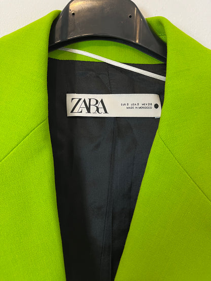 ZARA. Blazer verde oversized. T S