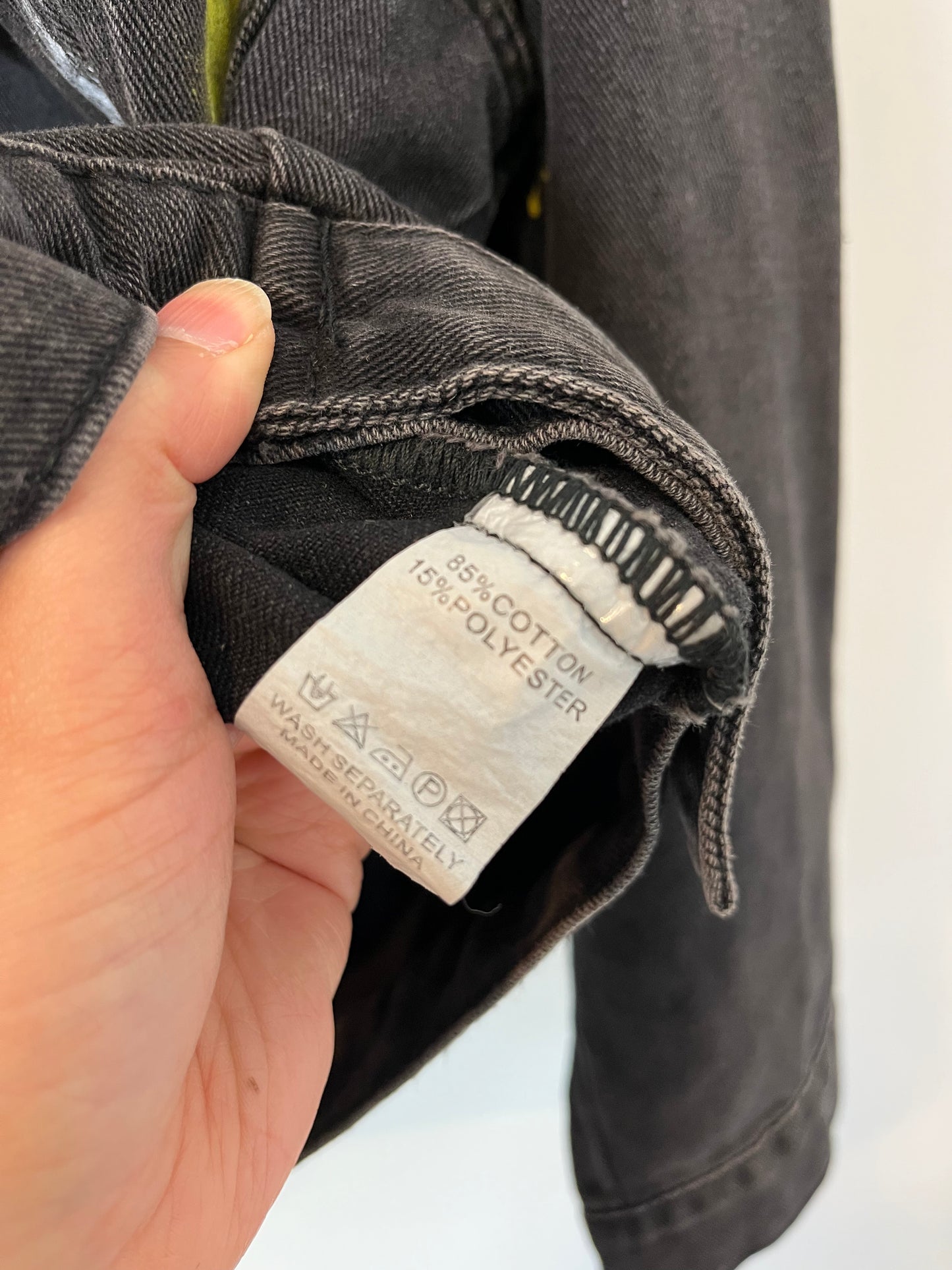 PETRA HOFFMAN, Cazadora denim negra dibujos. T S/M