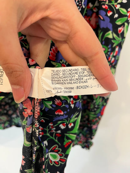 ZARA. Blusa flores hombreras. T S