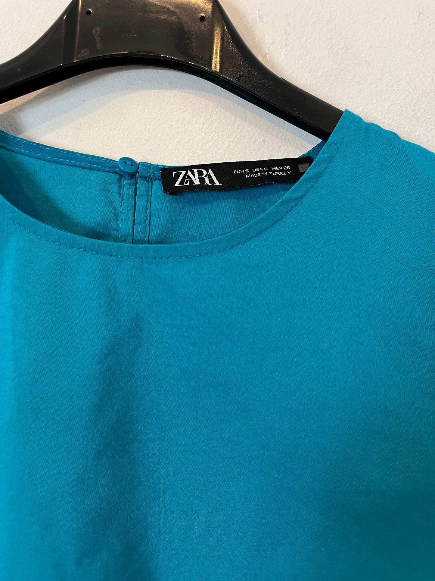 ZARA. Blusa azul turquesa detalle puños. T S