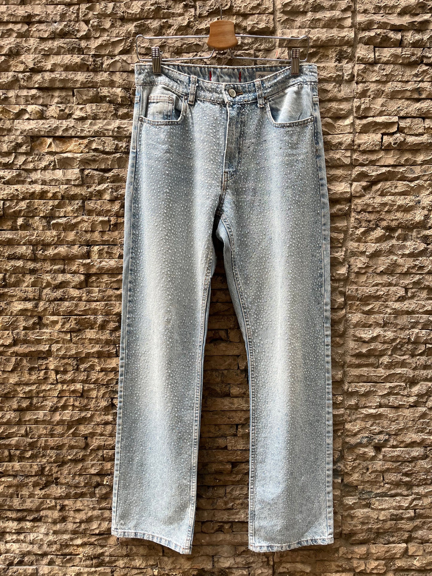 ZARA. Denim recto pedrería. T 36