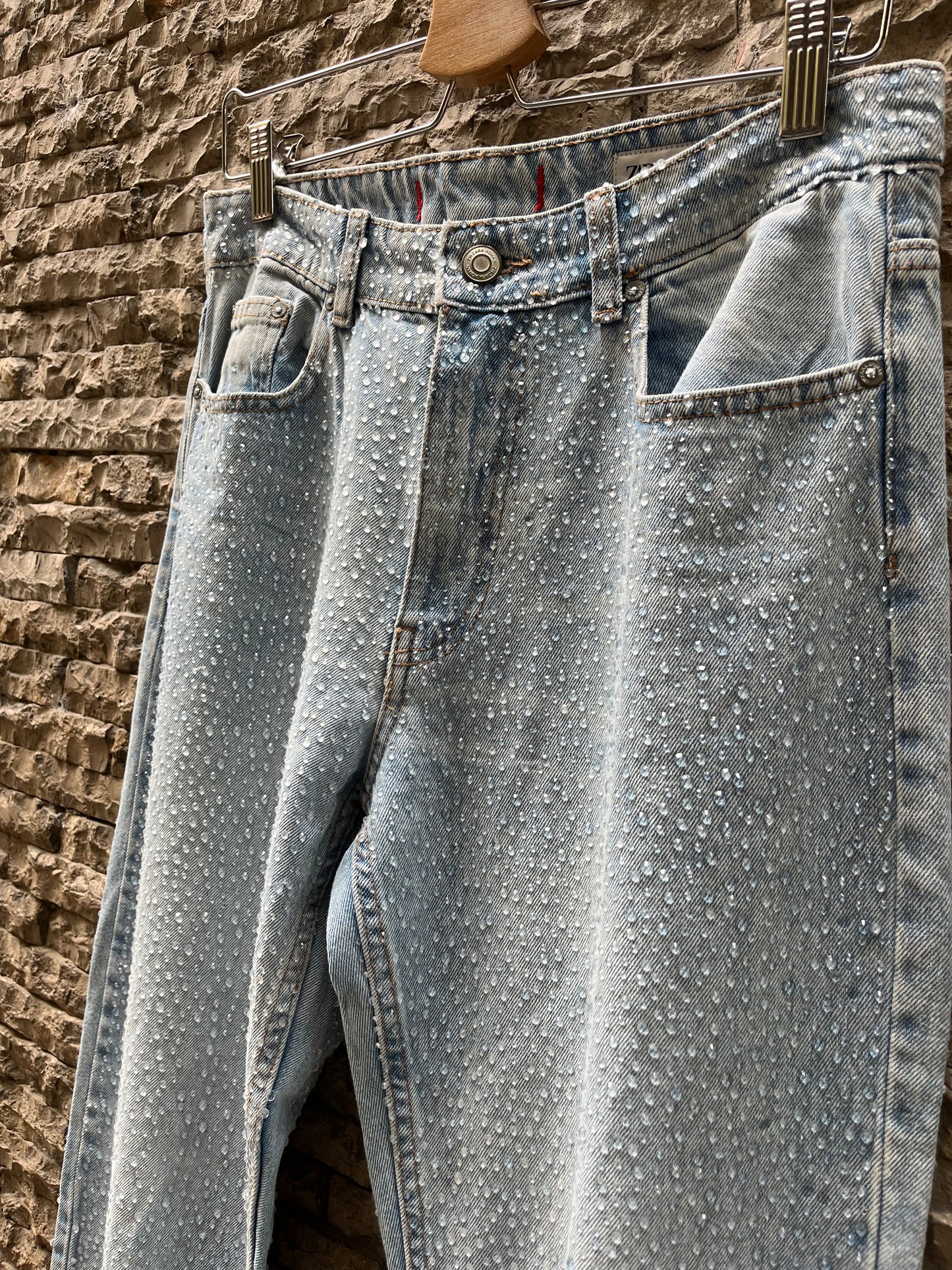 ZARA. Denim recto pedrería. T 36