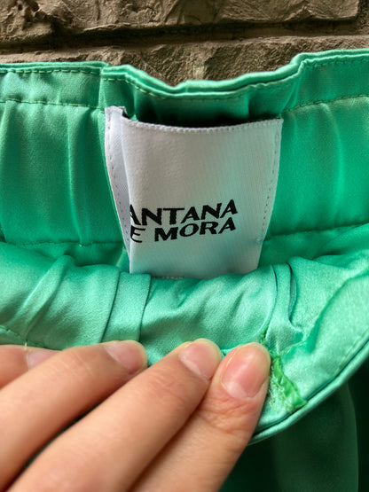 SANTANA DE MORA. Green satin cargo pants. TS