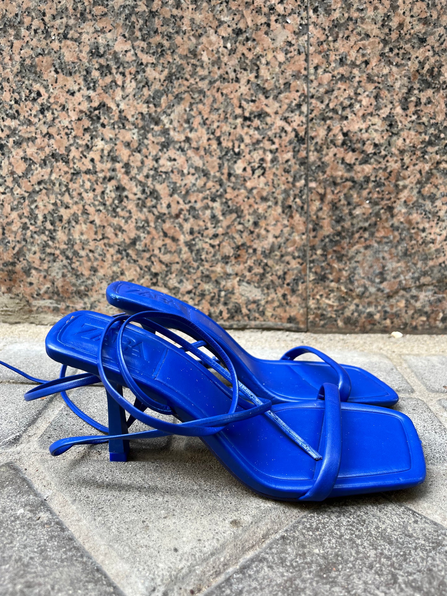 ZARA. Blue strappy sandals. Size 38