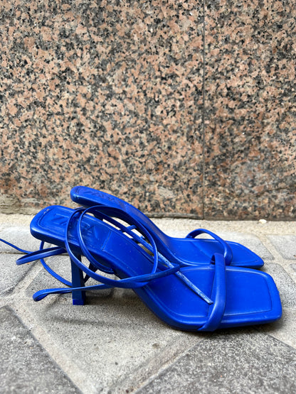 ZARA. Blue strappy sandals. Size 38