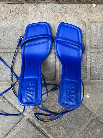 ZARA. Blue strappy sandals. Size 38