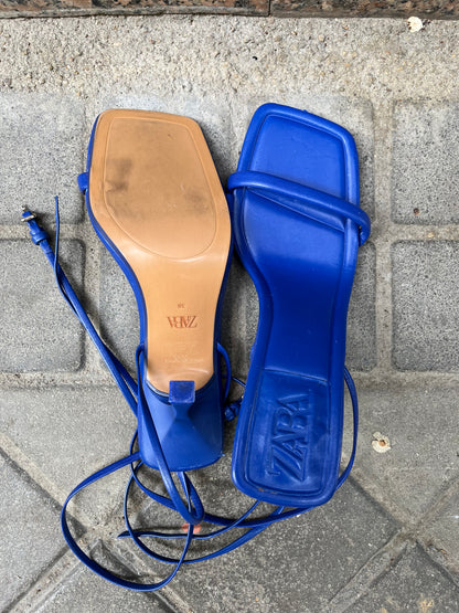 ZARA. Blue strappy sandals. Size 38