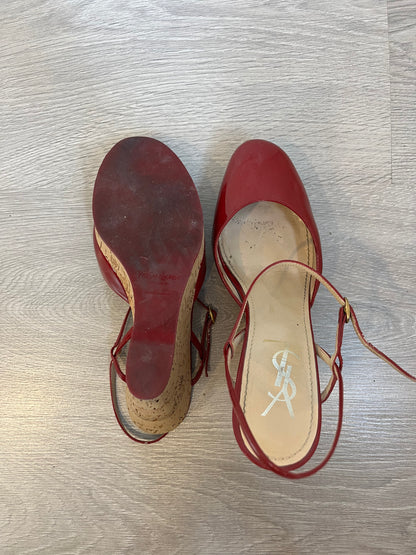 YVES SAINT LAURENT. Cuña charol burdeos. T 38