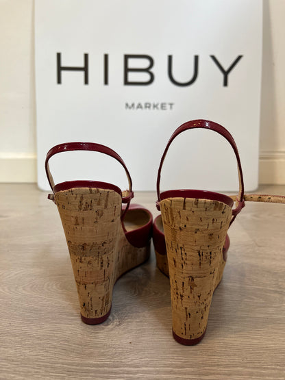 YVES SAINT LAURENT. Cuña charol burdeos. T 38