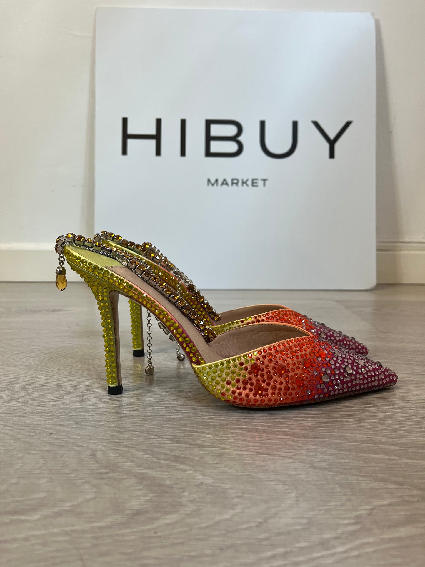 OTRAS. Tacones pedrería colores