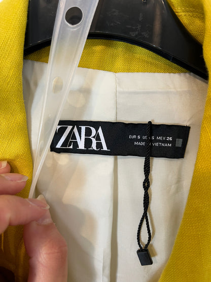 ZARA. Conjunto pantalón y chaleco lino mostaza. T S