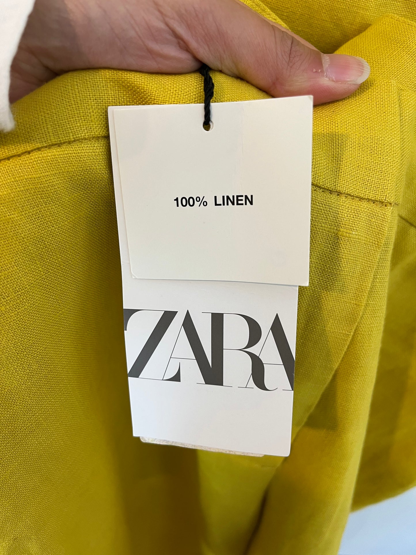 ZARA. Conjunto pantalón y chaleco lino mostaza. T S