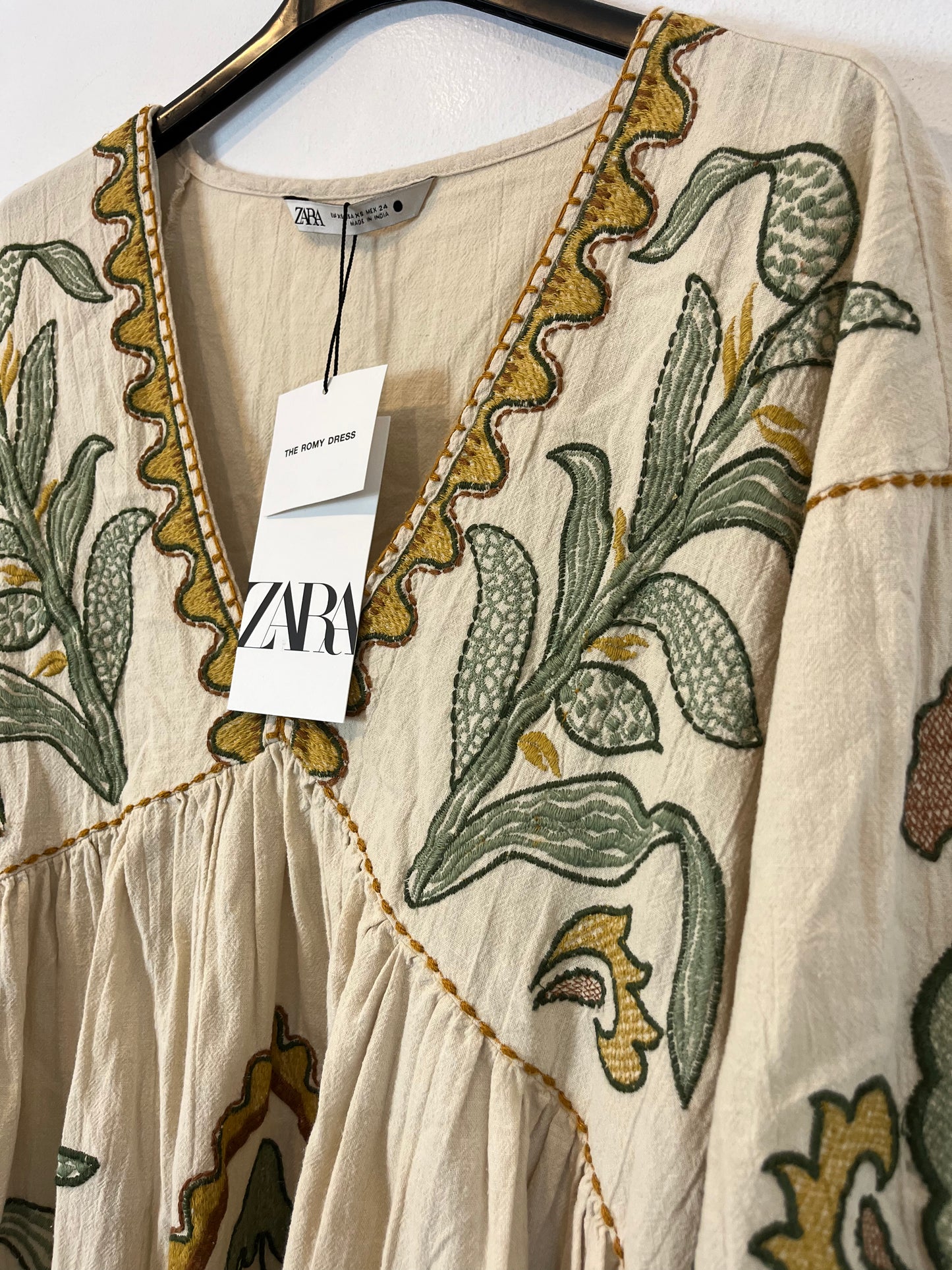 ZARA. Short embroidered linen dress. XS (S/M)