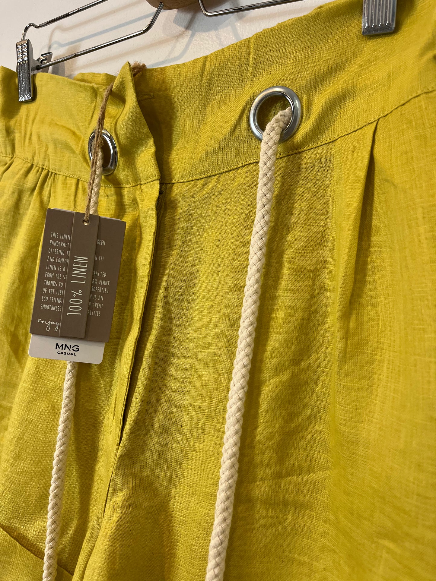 MANGO. Bermuda lino pistacho. T M