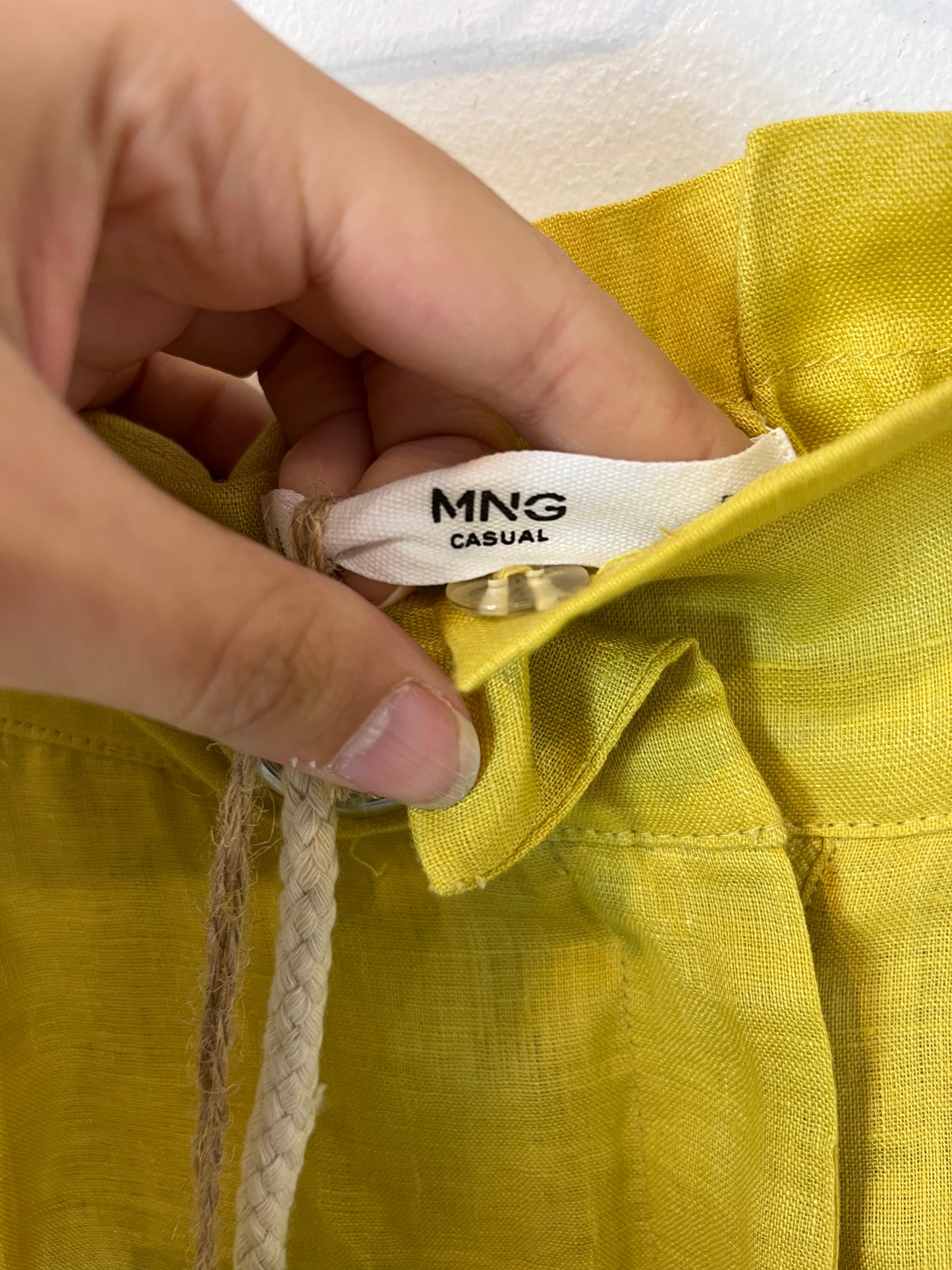 MANGO. Bermuda lino pistacho. T M