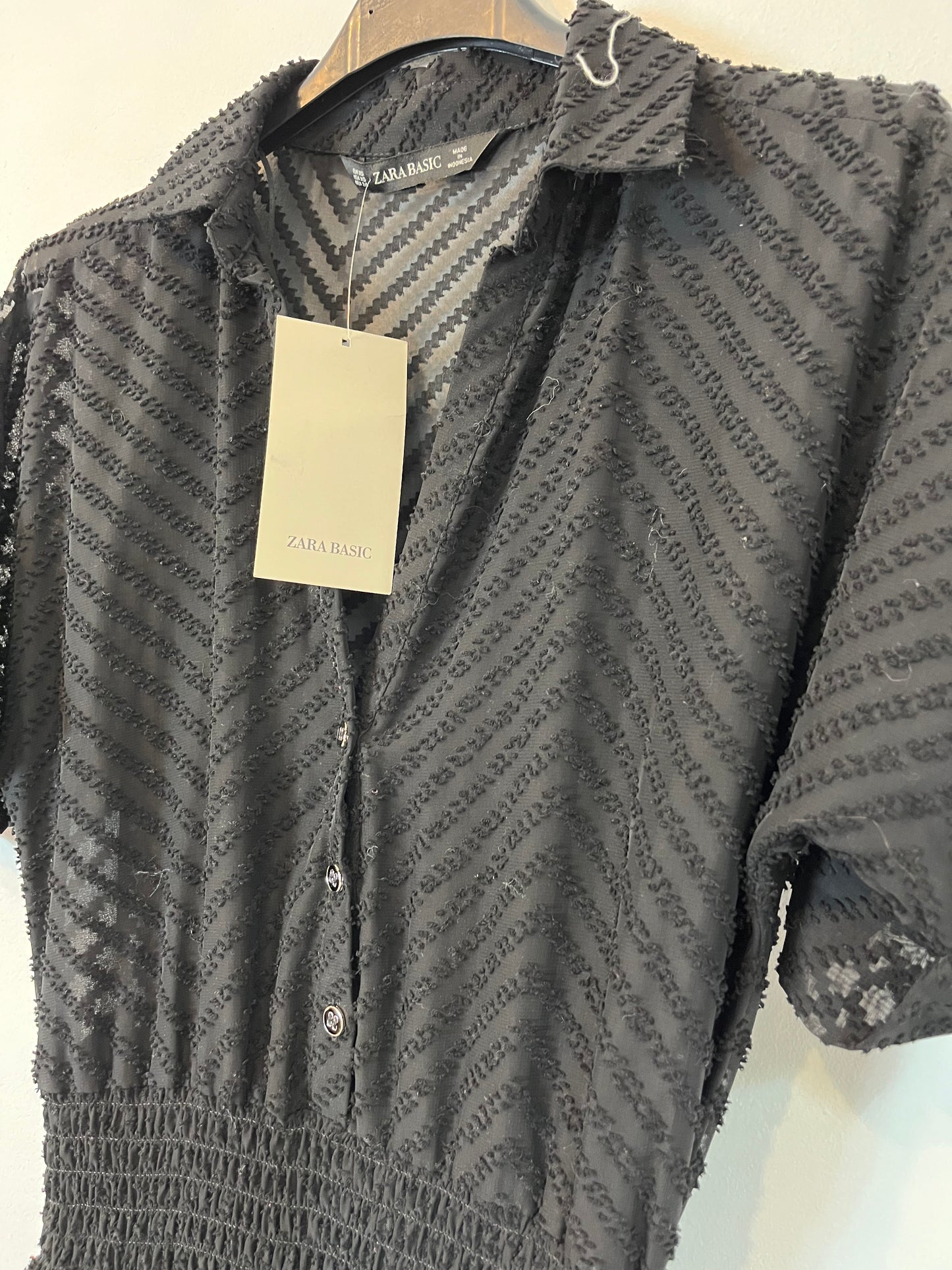 ZARA. Vestido textura negro. T XS