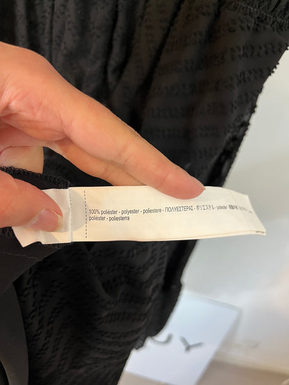 ZARA. Vestido textura negro. T XS