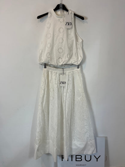 ZARA. Conjunto top y falda blanco troquelado. T XS