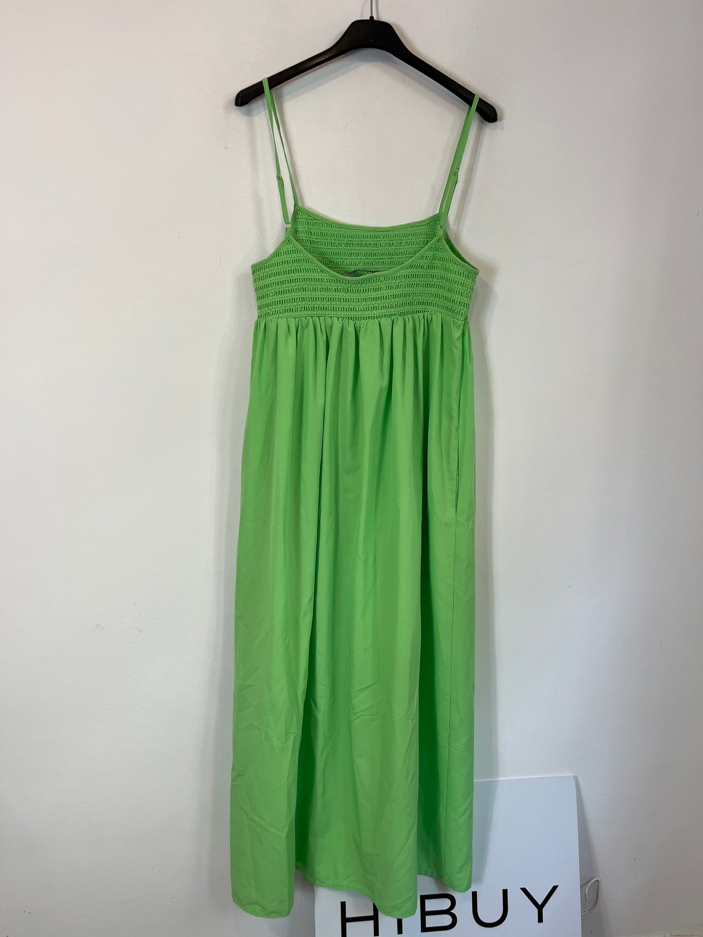 ZARA. Vestido largo nido de abejas verde. T XS