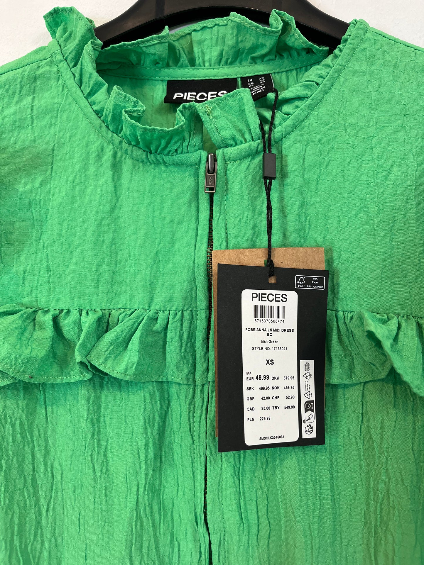 PIECES. Vestido verde volantes. T XS