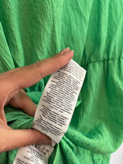 PIECES. Vestido verde volantes. T XS