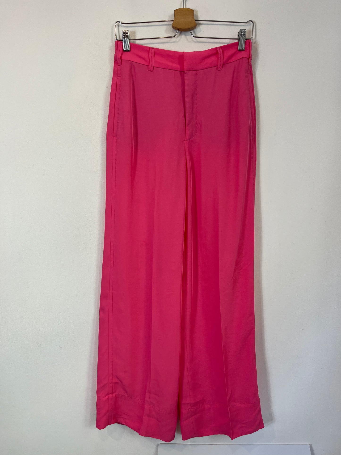 ZARA. Pantalón fluido fucsia. T S