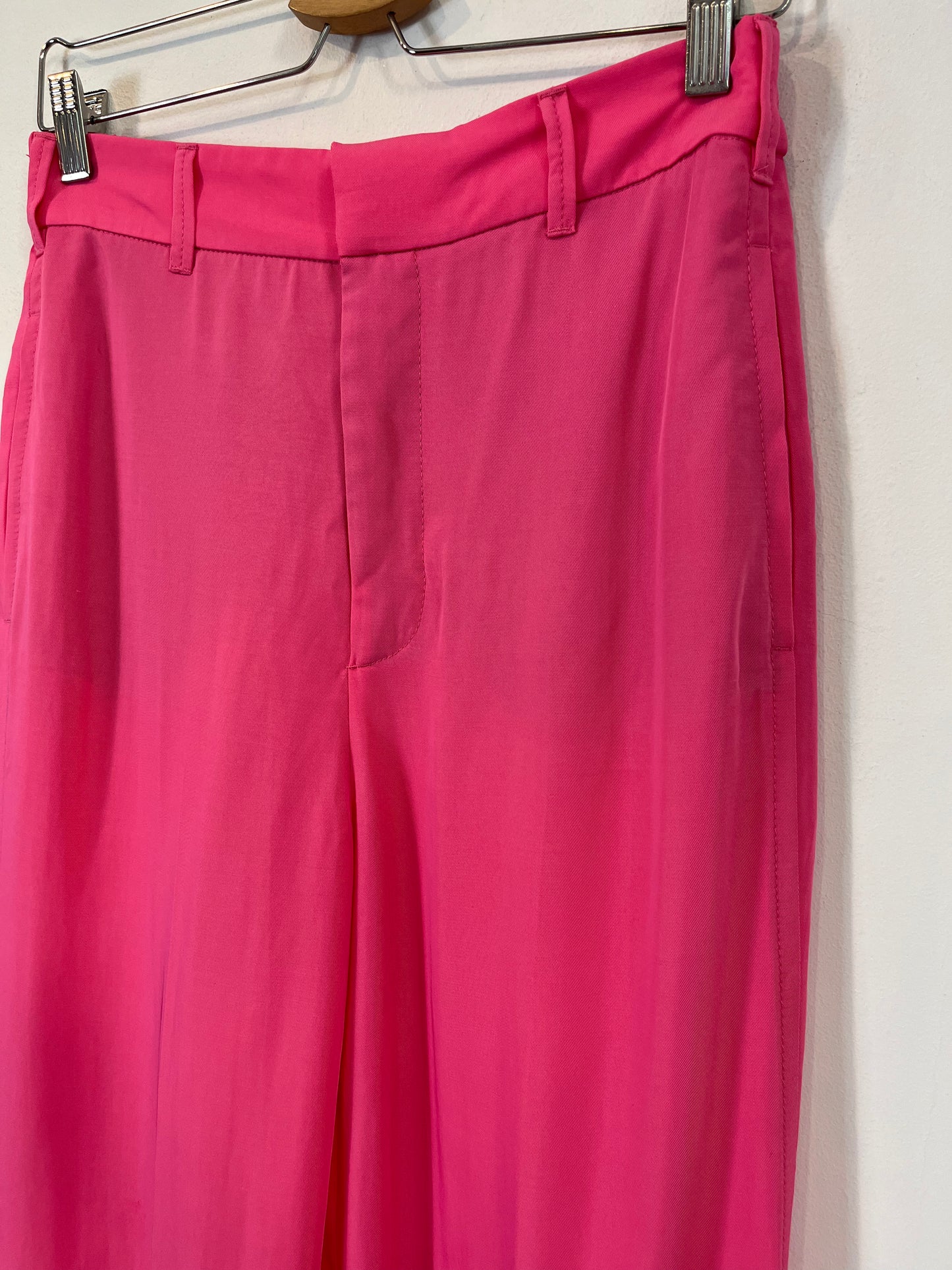 ZARA. Pantalón fluido fucsia. T S