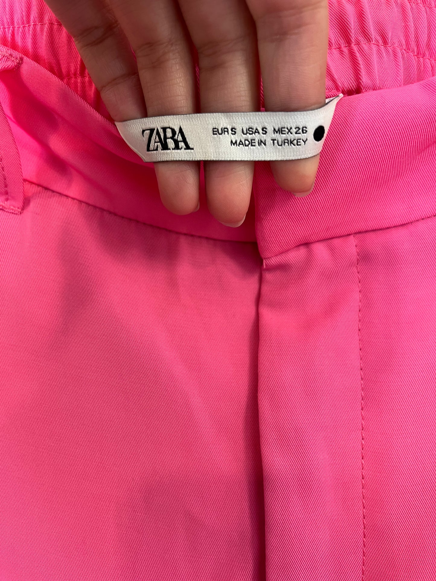 ZARA. Pantalón fluido fucsia. T S