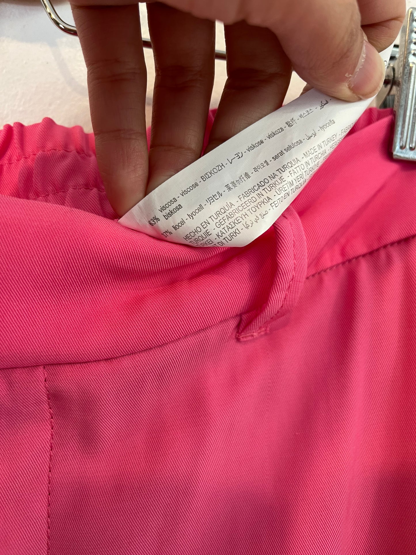 ZARA. Pantalón fluido fucsia. T S