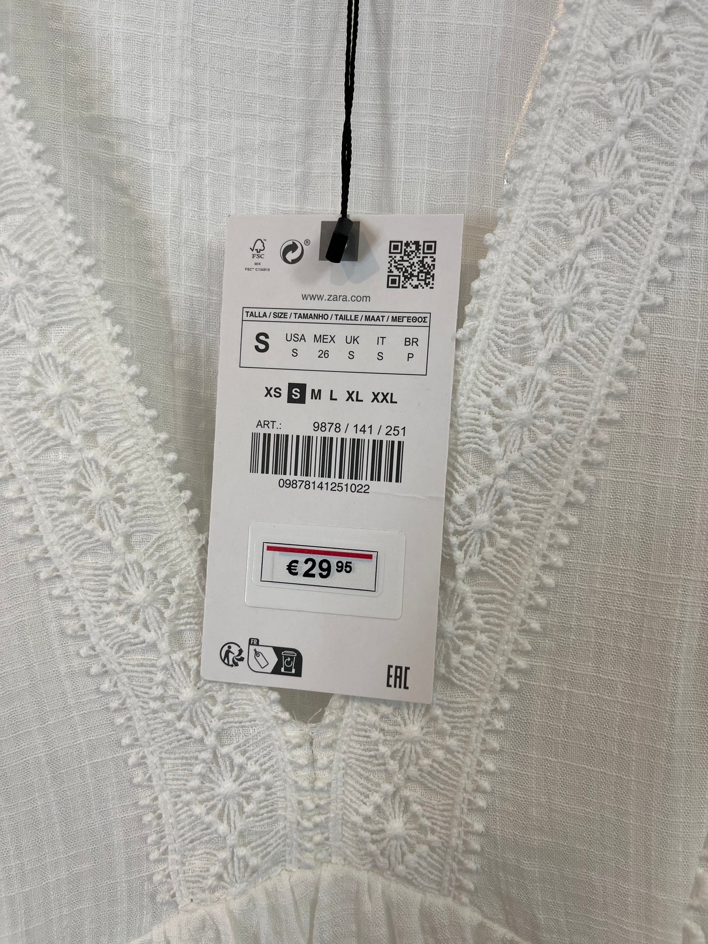 ZARA. Vestido corto blanco. T S