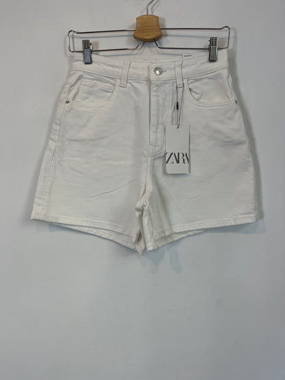 ZARA. Pantalón corto blanco denim T.36