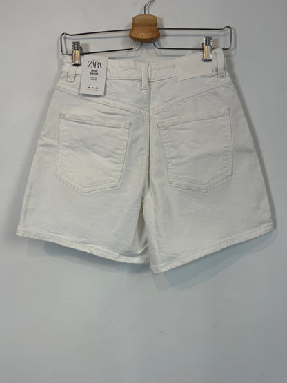 ZARA. Pantalón corto blanco denim T.36