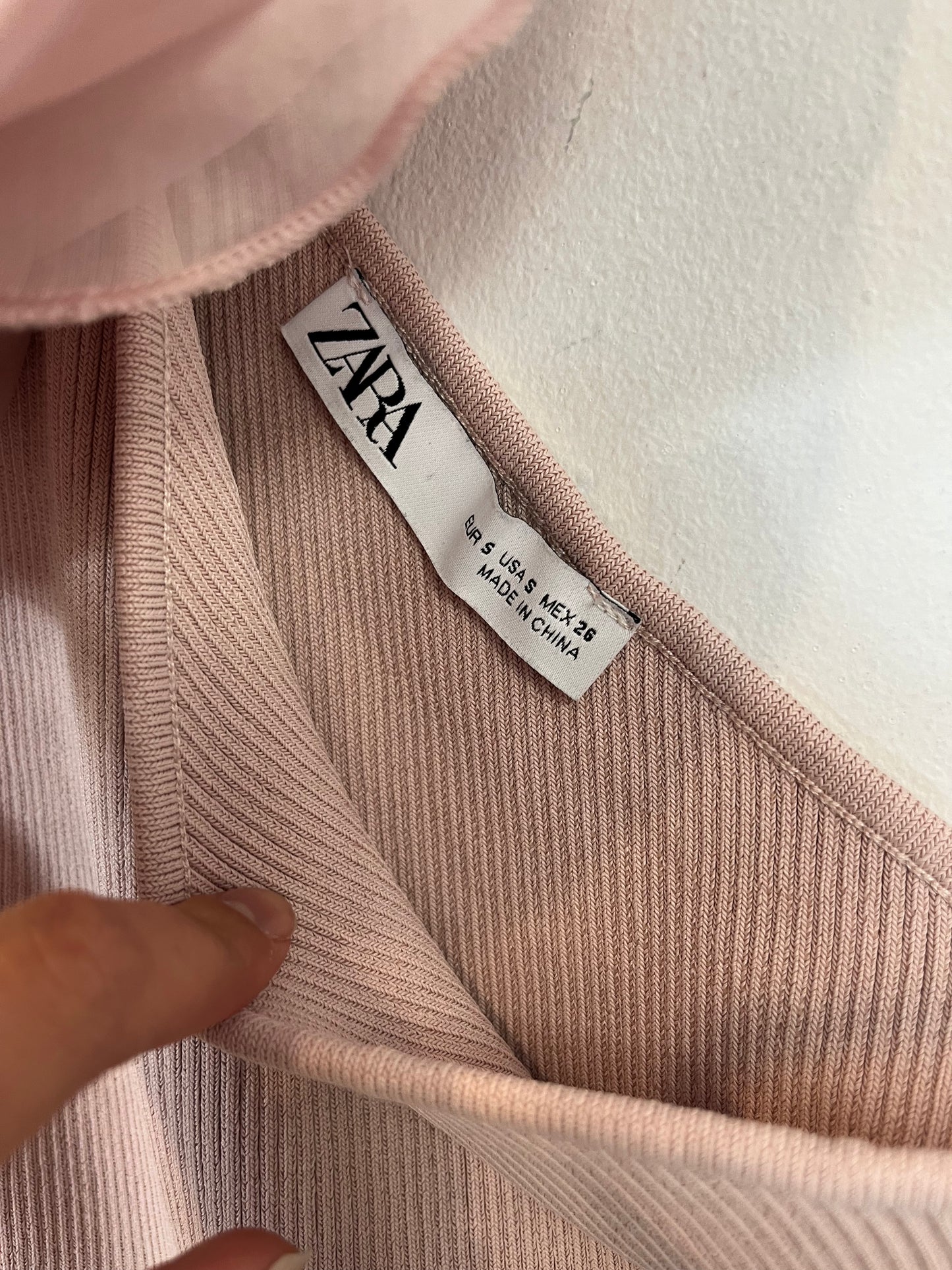 ZARA. top rosa flor T.s