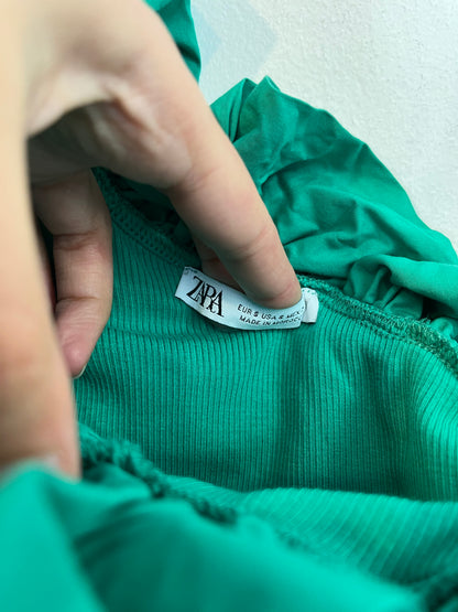ZARA. Body verde volante T.s
