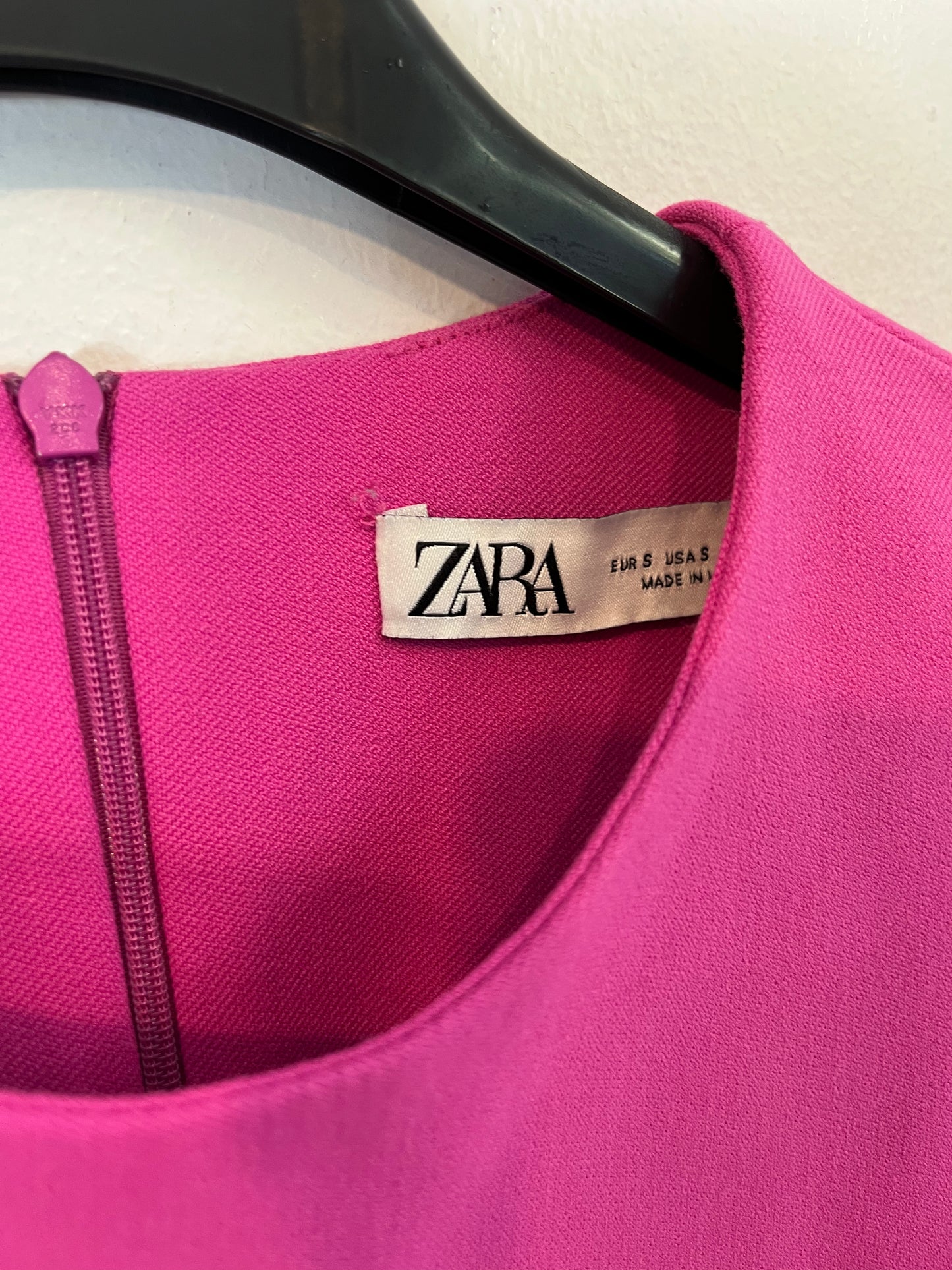 ZARA. Pink pleated dress Ts