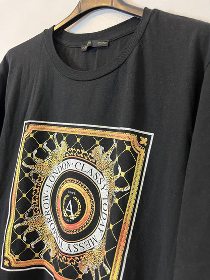 PULL&BEAR. Camiseta negra estampado. T M