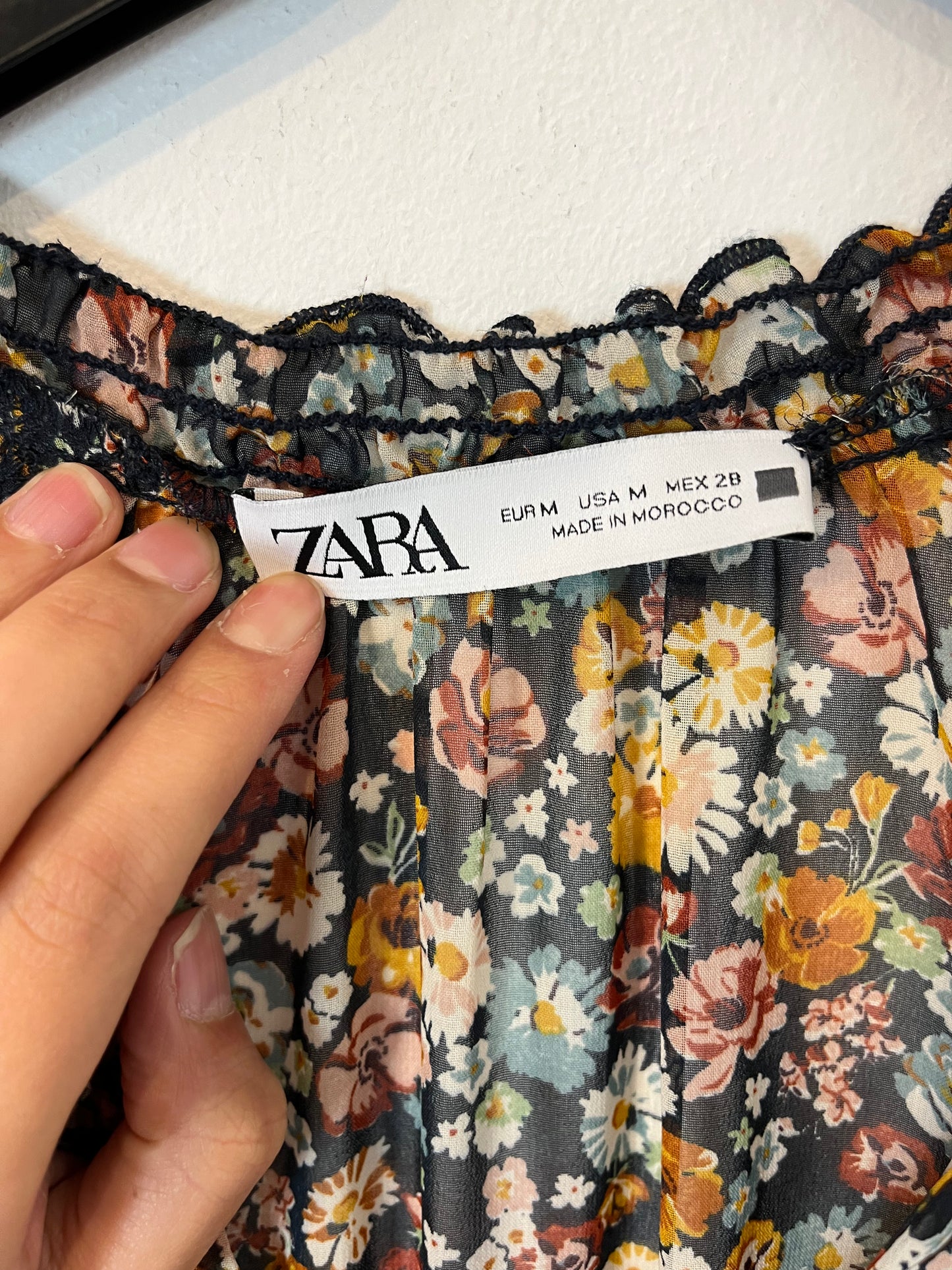 ZARA. Vestido corto estampado flores. T M