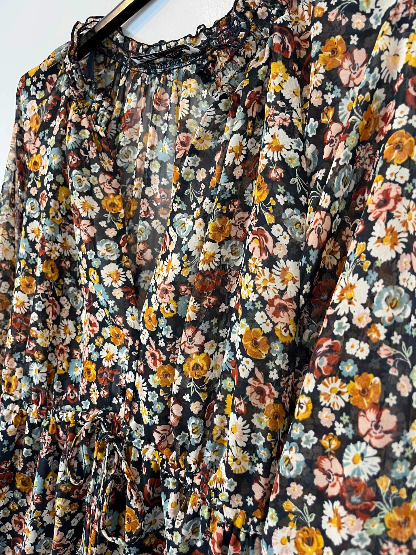 ZARA. Vestido corto estampado flores. T M